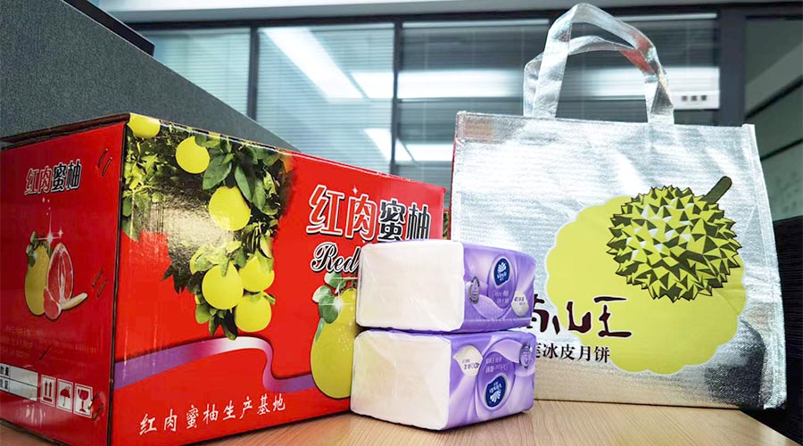 迎中秋 送關(guān)懷！金環(huán)電器給員工們派發(fā)中秋禮包