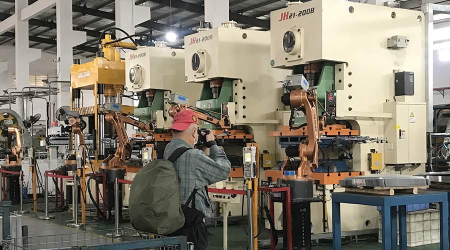 江門市攝影協(xié)會蒞臨金環(huán)電器拍攝交流  用鏡頭見證實(shí)力！